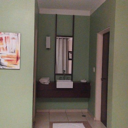 Movie Inn Motel E Hospedagem (Adults Only) リベイラン・プレト エクステリア 写真