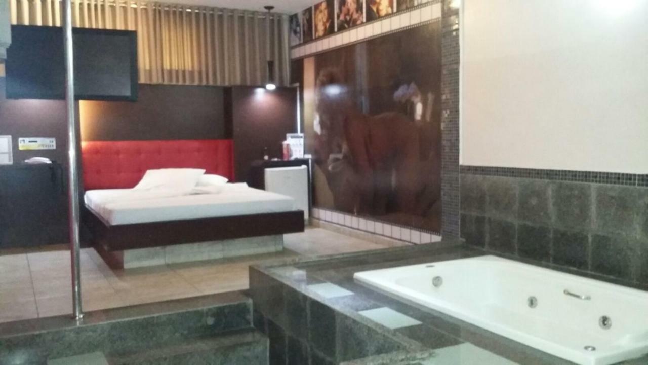Movie Inn Motel E Hospedagem (Adults Only) リベイラン・プレト エクステリア 写真
